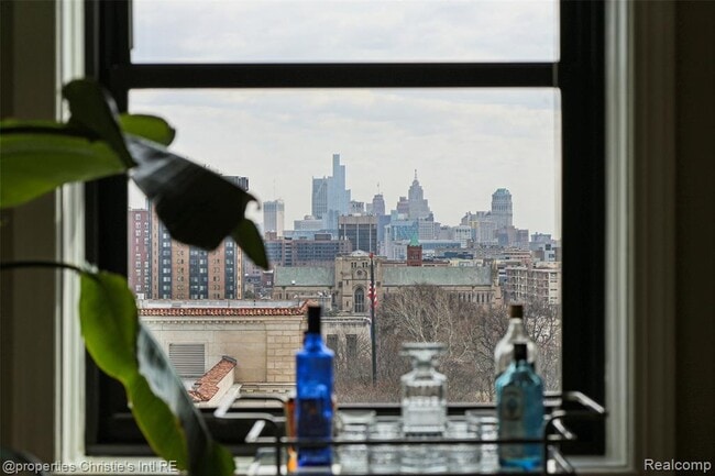 Photo - 15 E Kirby St Unit 810