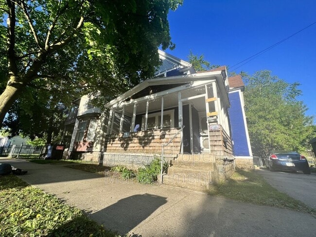 Building Photo - 839 Alpine Ave NW Unit Apt 1