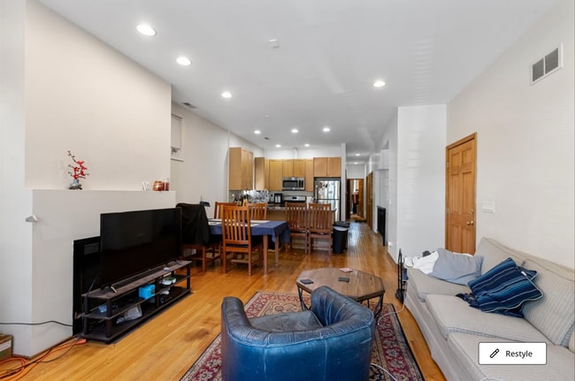 Photo - 2338 N Greenview Ave Unit 1
