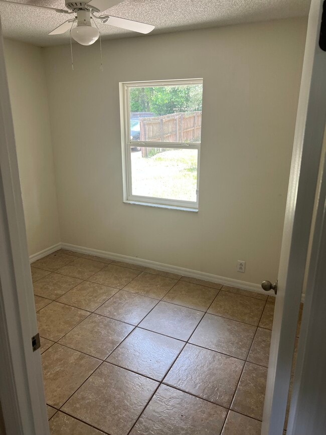Photo - 308 Fern St
