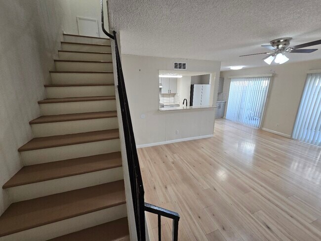 Building Photo - 5640 Birchmont Dr Unit C