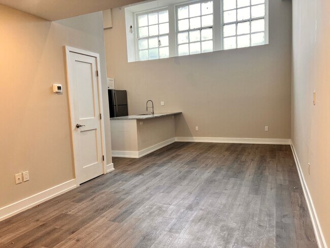 Building Photo - 4627 E. Thompson-2 Bed Unit 2 Bed