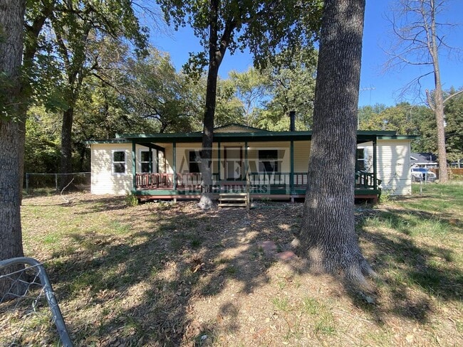 Building Photo - Fully Remodeled 3 Bed 2 Bath on Large lot. Rental