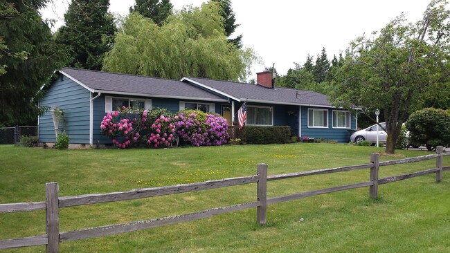 Building Photo - Spacious 3–4 Bedroom Rambler with Private Studio & Mount Baker Views