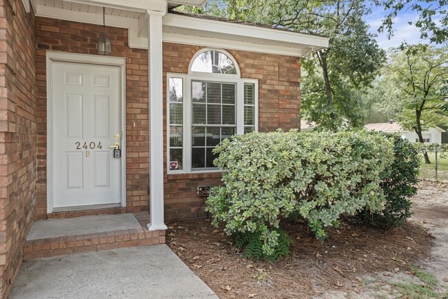 2404 W McCown Dr