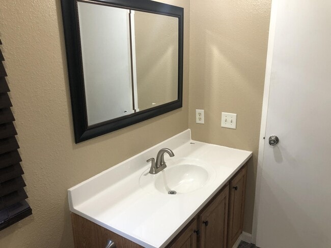 Photo - 167 W Rose St