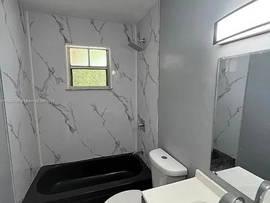 Photo - 451 NE 136th St