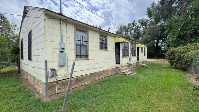711 Plum St Unit B