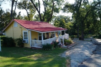 Photo - 402 E College St