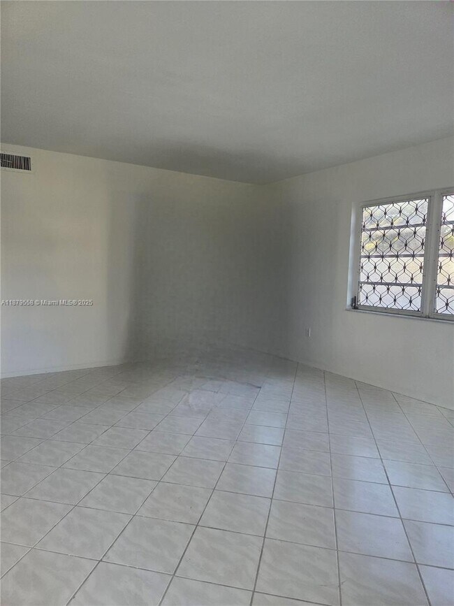 Photo - 101 NW 204th St Unidad 17X