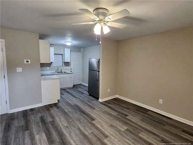 Photo - 4916 Schmidt St