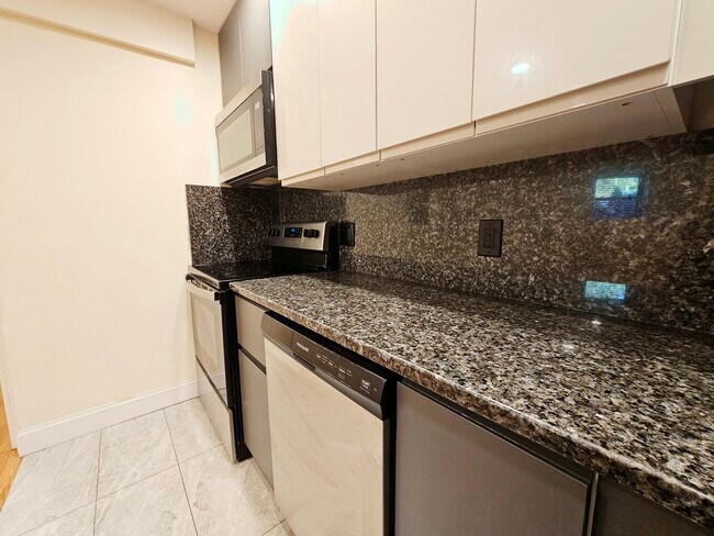 Photo - 1803 Beacon St