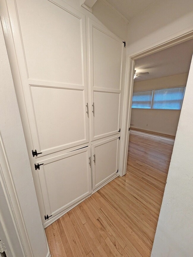 Photo - 1532 S Bundy Dr Unidad B