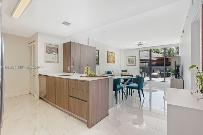 Photo - 201 SW 17th Rd Unidad 311