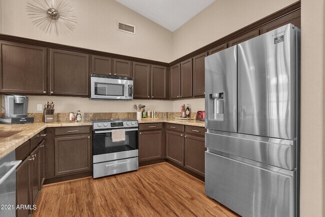 Photo - 1138 E Amberwood Dr