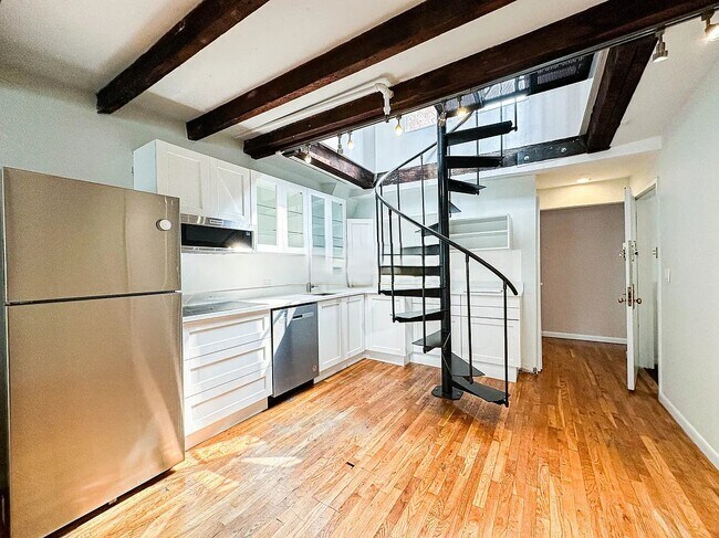 Photo - 34 E 20th St Unit Apt 5