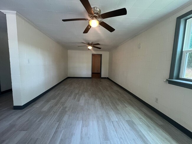 Photo - 2 bed 1 bath BASEMENT LEVEL home!