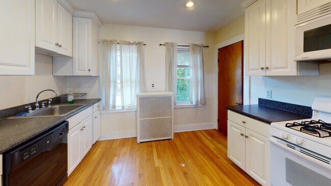 Photo - 47 Fairbanks St Unidad 2