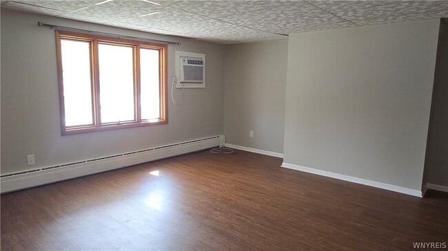 Photo - 525 Huxley Dr
