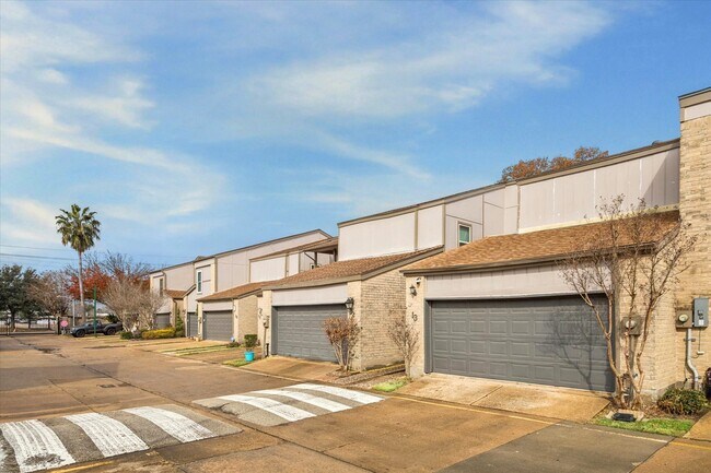 Photo - 880 Tully St Unit 13