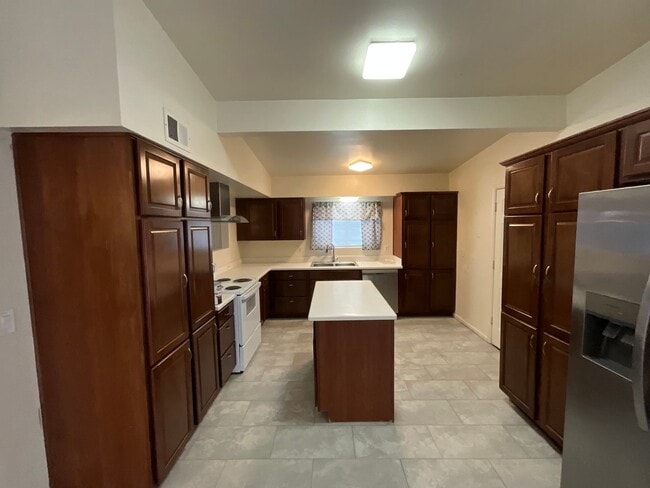 Photo - 4 bedroom 2 bath North tempe area close to south Scottsdale