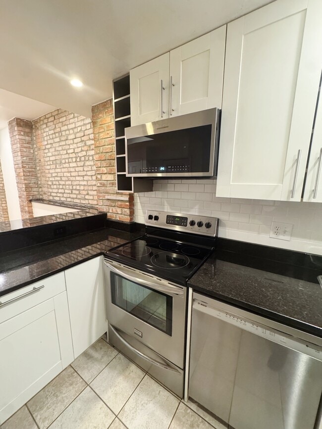 Photo - 2242 Ontario Rd NW Unit 2