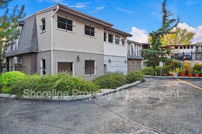 Photo - 2085 Brittany Ln