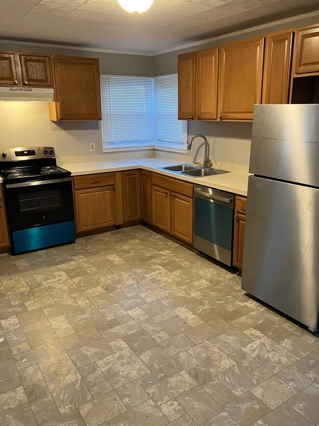 Photo - Spacious 4 bedroom 1.5 bath ranch Eastwood