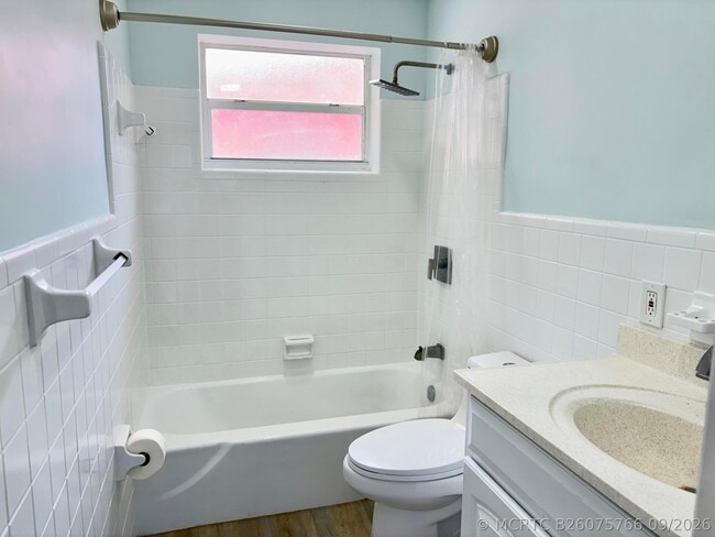 Photo - 720 SE 15th St Unit 2