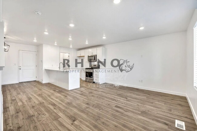 Photo - 880 N Herman Dr