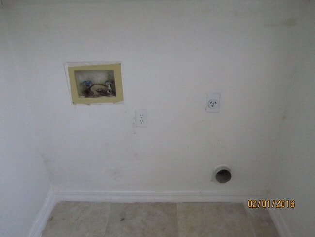 2720 SW 74th St
