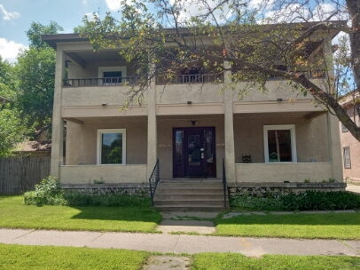 Building Photo - "Charming 2-Bedroom Minneapolis Retreat - Spacious 960 Sq. Ft. Home!"