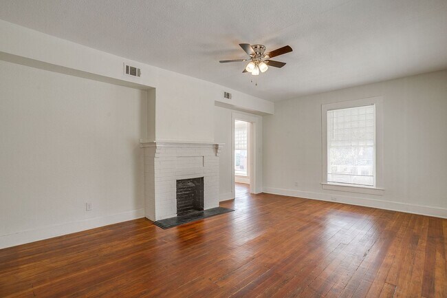 Photo - Large Newly Remodeled Home in Historic Fairmont- 4 Bedroom, 2 Bath- 76104