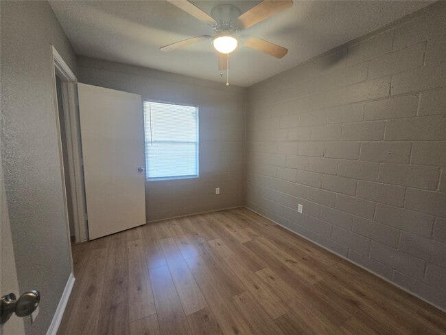 Building Photo - 4217 Sealy Ave Unit 7 Rental