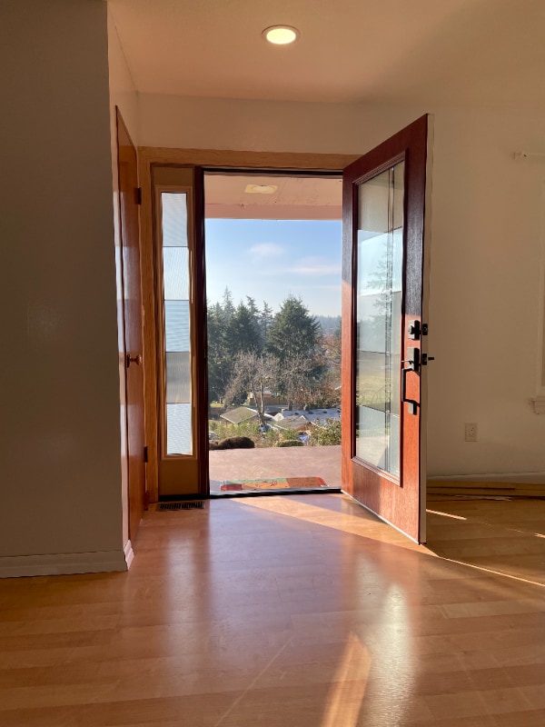 Photo - 129 126th St E