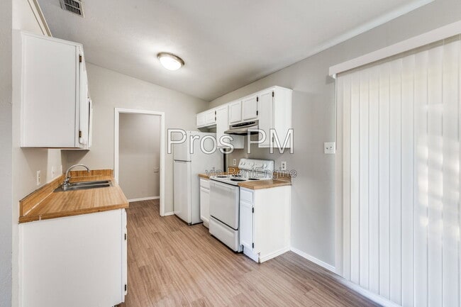 2326 Newbury Dr