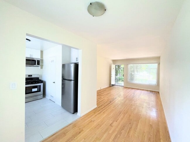Photo - 11230 Hortense St Unidad #4