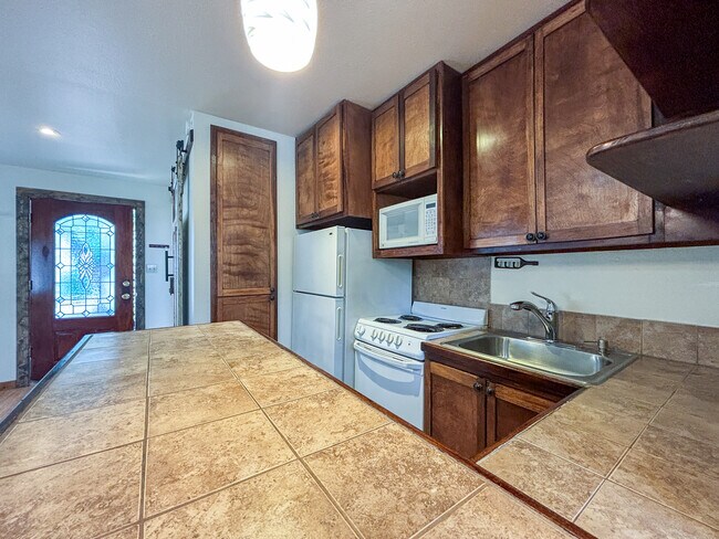 Photo - 280 Ridgeview Dr