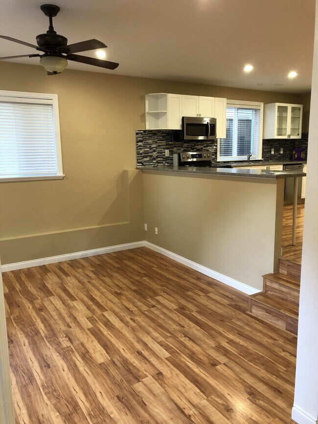 Photo - 32458 Egglestone Ave