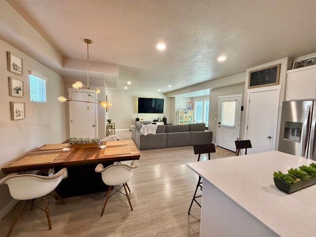 Building Photo - 4997 W Daybreak Pkwy Rental