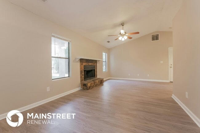 Photo - 145 Lynda Ln