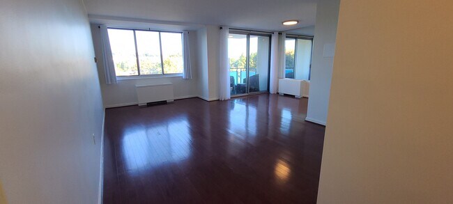 Photo - 10401 Grosvenor Pl Unit 518 10401