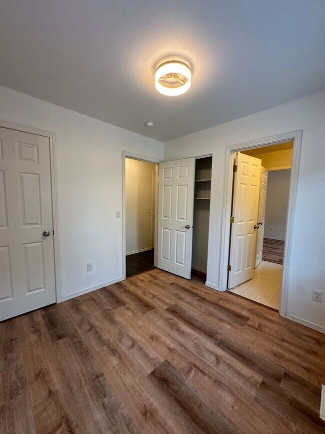 Photo - 3 bedroom 2 bathroom 2 car garage in Eagle...