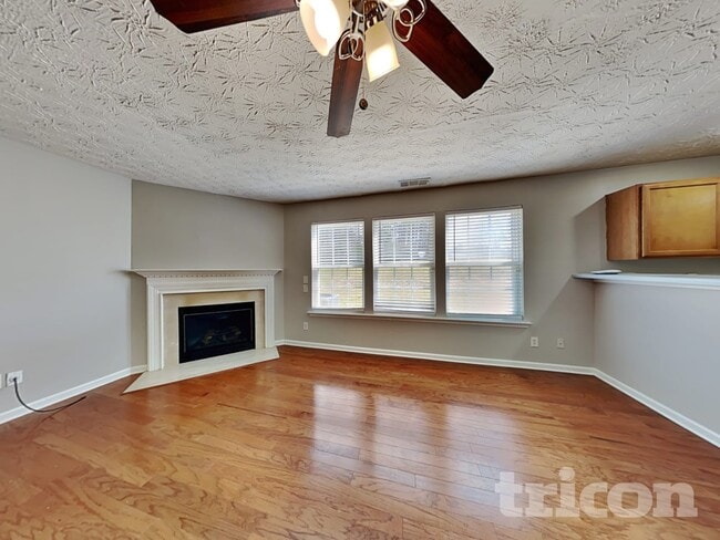 Photo - 339 Waterbury Way