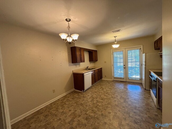Photo - 2716 Wynterhall Rd SE