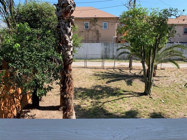 Building Photo - 919 Avenue L