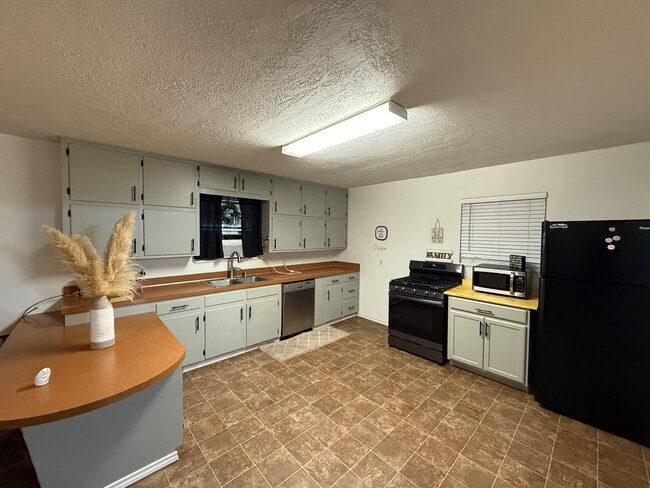 Photo - 2805 N Brand Dr