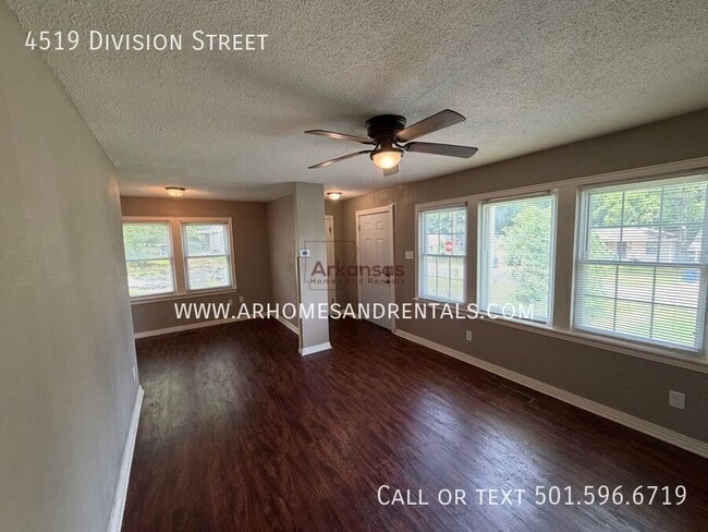 Photo - 4519 Division St