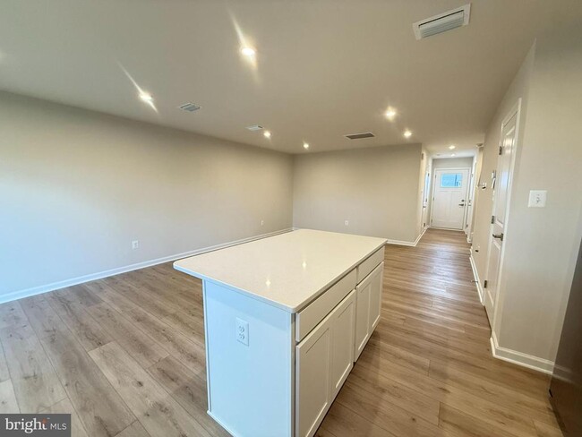 Photo - 647 Laurelwood Cir