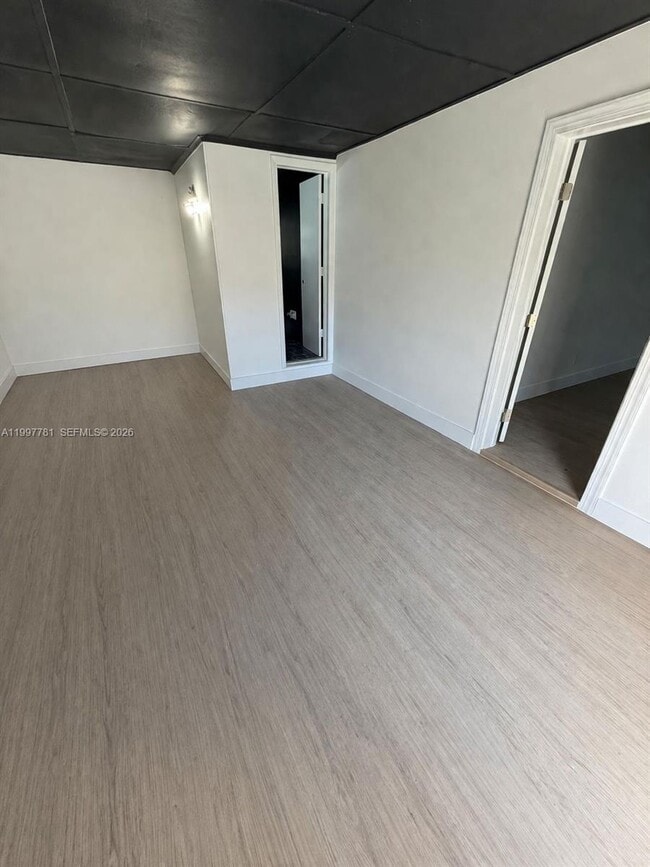 Building Photo - 1111 N Victoria Park Rd Unit 1-4